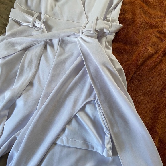 White V neck Sleeveless Jumpsuit - Picture 3 of 4